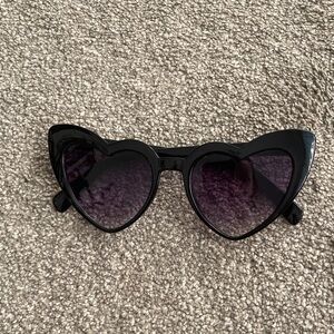 Black Heart-Shaped Sunglasses